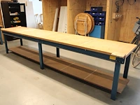 Werkbank met onderplateau, afm. 400 x 75 x 85 cm.