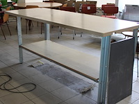 Werkbank met onderplateau. afmeting 220 x 80 x 94 cm. - afbeelding 1 van  2