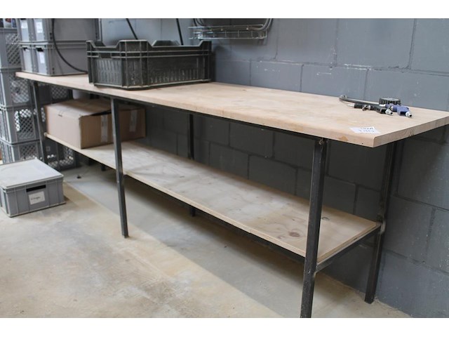 Werkbank met onderplateau. afmeting 301 x 60 x 88 cm. let op: exclusief producten op en in de bank / schappen. - afbeelding 2 van  2