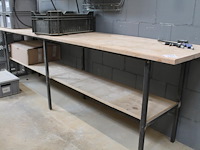 Werkbank met onderplateau. afmeting 301 x 60 x 88 cm. let op: exclusief producten op en in de bank / schappen. - afbeelding 2 van  2