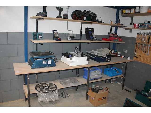 Werkbank met onderplateau en dubbel wandschap. afmeting 301 x 60 x 88 cm. let op: exclusief producten op en... - afbeelding 1 van  2