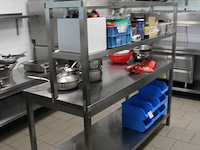 Werkbank met onderplateau voorzien van opbouwschappen. afm. 180 x 70 x werkhoogte 89 en totale hoogte 189 cm. - afbeelding 2 van  3