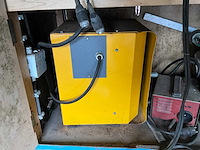 Werkbank met puntlasapparaat - afbeelding 7 van  7