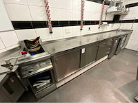 Werkbank met spoelbak