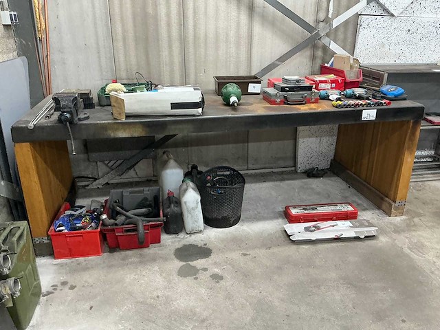Werkbank met stalen blad en bankschroef - afbeelding 1 van  6