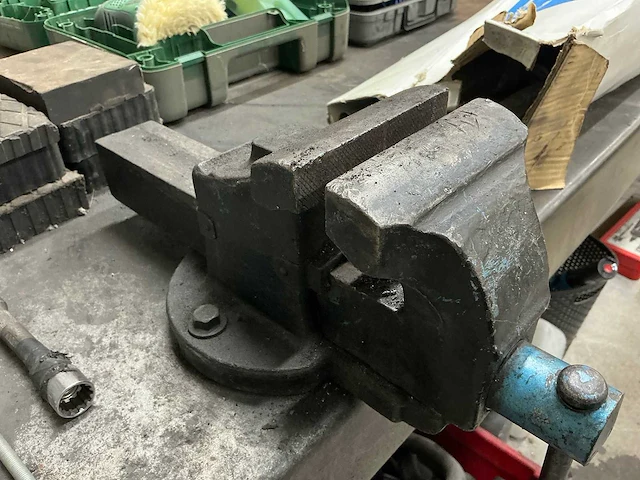 Werkbank met stalen blad en bankschroef - afbeelding 2 van  6