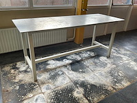 Werkbank met stalen blad