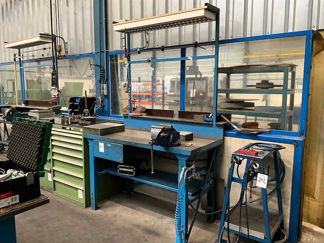 Werkbank met toebehoren - afbeelding 1 van  7