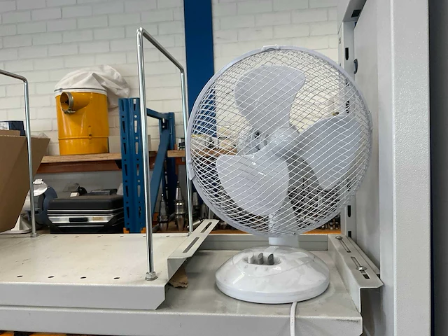 Werkbank met toebehoren - afbeelding 10 van  15