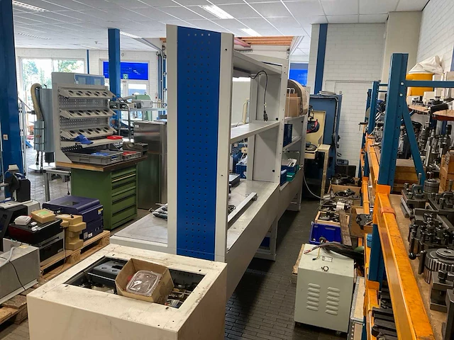 Werkbank met toebehoren - afbeelding 8 van  13