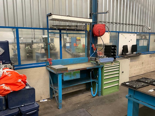 Werkbank met verlichting - afbeelding 2 van  8