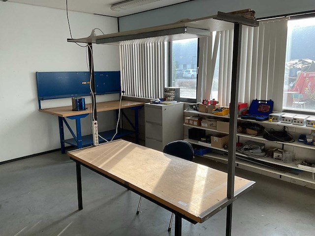 Werkbank met verlichting - afbeelding 1 van  2
