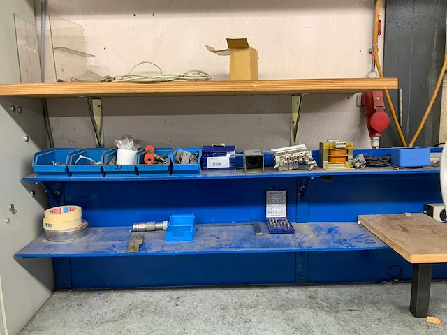 Werkbank met werkstoelen - afbeelding 2 van  11