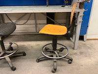 Werkbank met werkstoelen - afbeelding 8 van  11