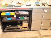 Werkbank opgebouwd uit een magazijnkast met roldeur en vier ladekasten. afmeting 202 x 80 x 112 cm. excl. i... - afbeelding 1 van  2