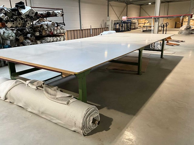 Werkbank / stoffeertafel - afbeelding 1 van  5