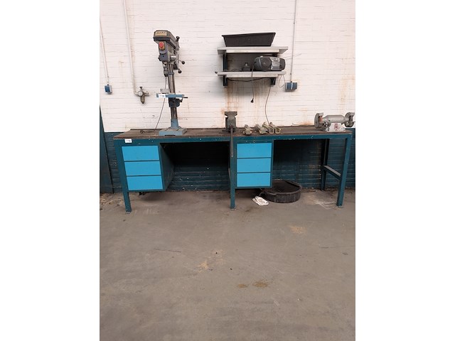 Werkbank v.v. bankschroef en slijper - afbeelding 2 van  8