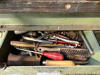 Werkbanken met inhoud - afbeelding 2 van  14