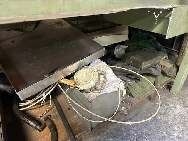 Werkbanken met inhoud - afbeelding 4 van  14