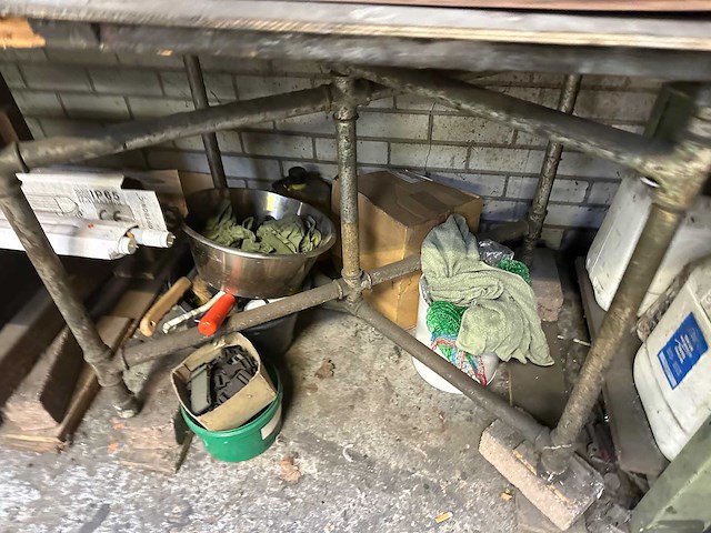 Werkbanken met inhoud - afbeelding 5 van  14