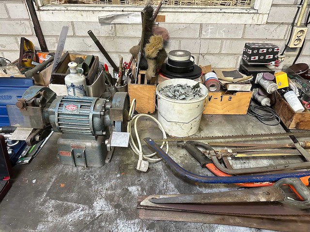 Werkbanken met inhoud - afbeelding 8 van  14