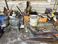 Werkbanken met inhoud - afbeelding 8 van  14