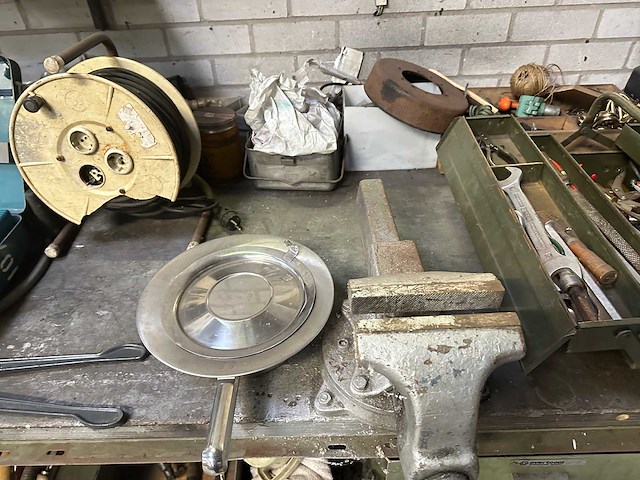 Werkbanken met inhoud - afbeelding 10 van  14