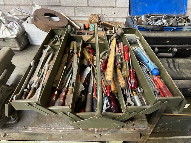 Werkbanken met inhoud - afbeelding 11 van  14