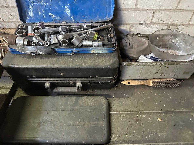 Werkbanken met inhoud - afbeelding 12 van  14