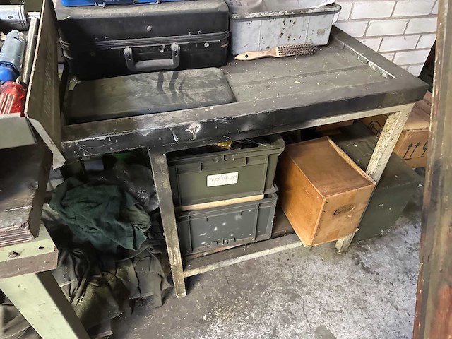 Werkbanken met inhoud - afbeelding 13 van  14