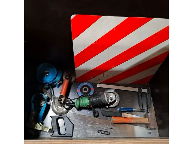 Werkbankopstelling met inhoud - afbeelding 4 van  15