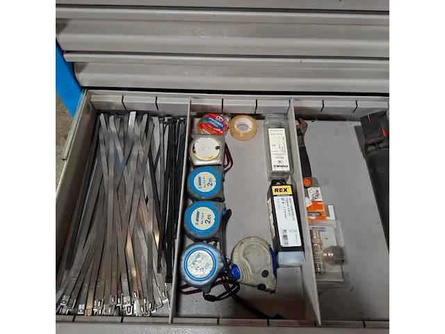 Werkbankopstelling met inhoud - afbeelding 14 van  15