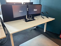 Werkeiland met monitoren en dockingstations - afbeelding 4 van  27