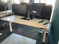 Werkeiland met monitoren en dockingstations - afbeelding 7 van  27