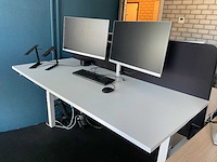 Werkeiland met monitoren en dockingstations - afbeelding 8 van  27