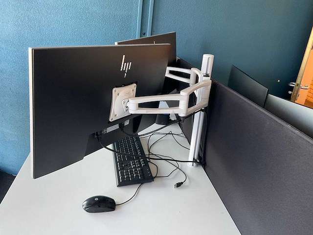 Werkeiland met monitoren en dockingstations - afbeelding 11 van  27
