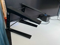 Werkeiland met monitoren en dockingstations - afbeelding 20 van  27