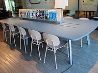 Werkeiland voorzien kabelgoten en dubbelzijdige lectuurplank. afmeting. 400 x 160 x 75 cm. tafel is te demo... - afbeelding 1 van  4