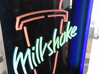 Werkende milkshake neon verlichting. werkt - afbeelding 5 van  10