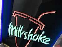 Werkende milkshake neon verlichting. werkt - afbeelding 6 van  10