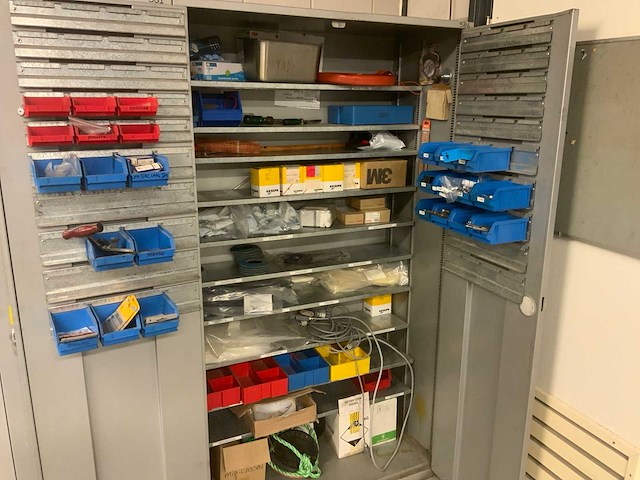 Werkkast met inhoud - afbeelding 3 van  9