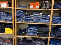 Werkkleding in drie stellingdelen w.o. truien, polo's, broeken en jacks met reclame opdruk - afbeelding 3 van  4