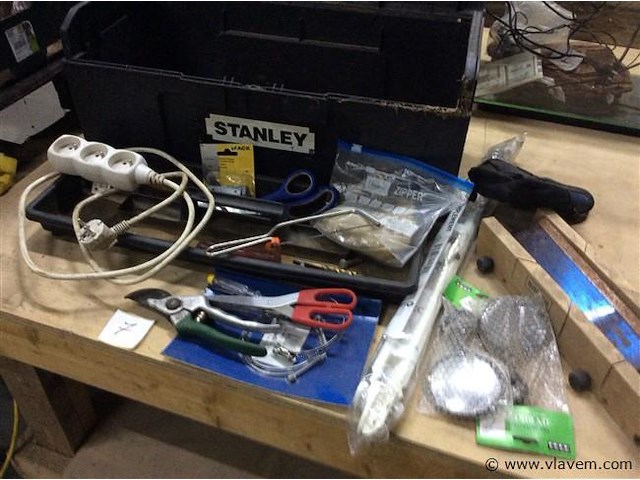 Werkkoffer stanley + inhoud - afbeelding 1 van  4