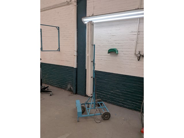 Werklamp op verrijdbaar onderstel - afbeelding 2 van  7