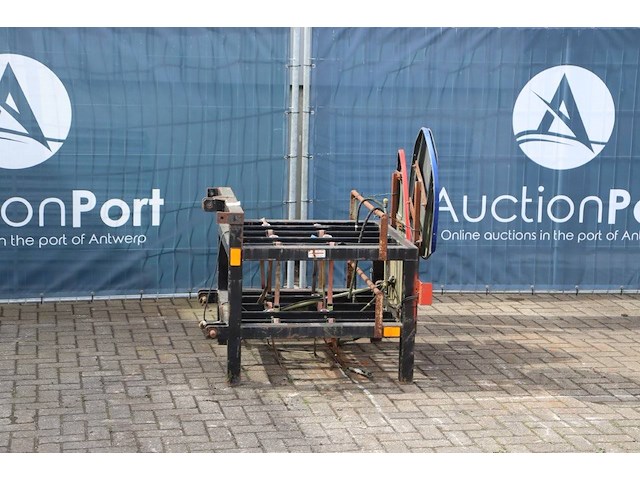 Werkmachine met aanwijzingsborden - afbeelding 1 van  1