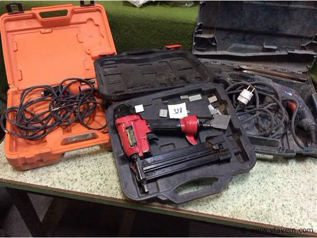 Werkmateriaal oa nagelschietert - afbeelding 1 van  4