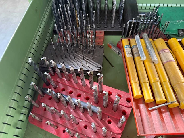 Werkplaatkast met inhoud - afbeelding 6 van  17