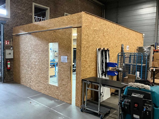 Werkplaats 28m3 demontabel v.v. schuifdeur en verlichting - afbeelding 1 van  7