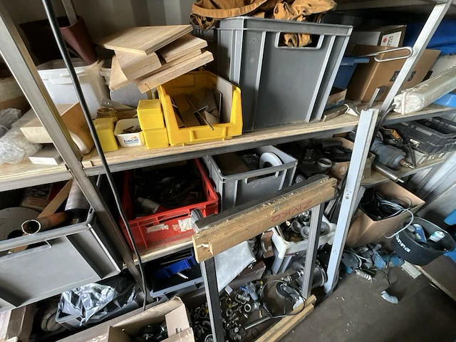 Werkplaats container (met inhoud) - afbeelding 14 van  23