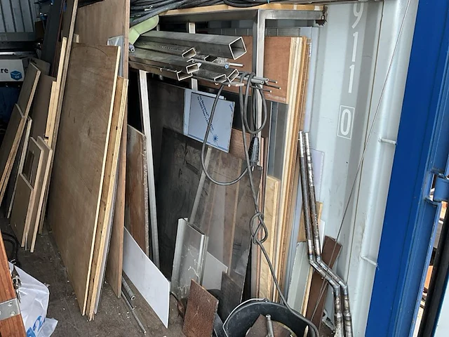 Werkplaats container (met inhoud) - afbeelding 21 van  23